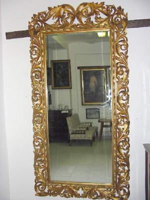 Nástenné zrkadlo v rokokovom štýle