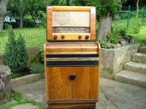 Elektrofonický gramafón s rádiom