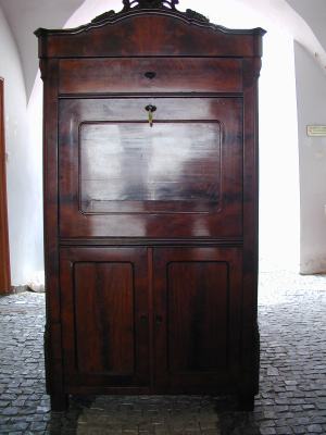 Chiffonier