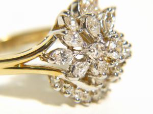 Dámský diamantový prsten