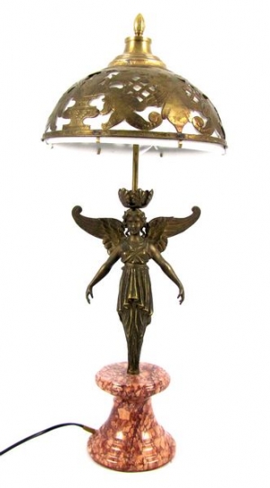 Lampa s figurálnym motívom