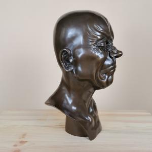 Franz-Xaver Messerschmidt - hlava muža s prižmúrenými očami