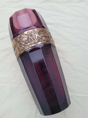 Luxusní váza MOSER – ametystové sklo, zlacený reliéf, signováno r. cca1930-1945