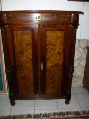 Skrinka " Vertiko "