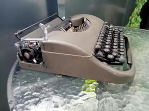 Písaci stroj  Patria